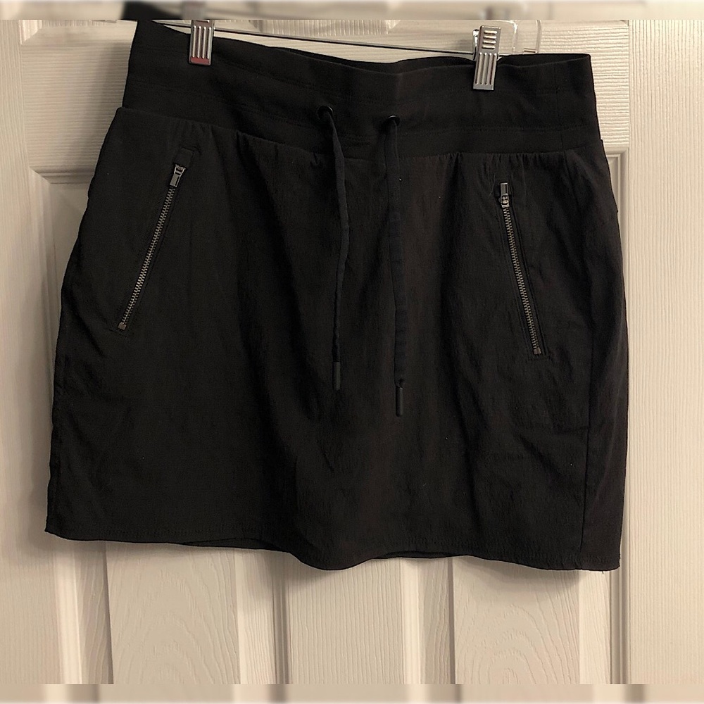 Athleta black skort with zipper pockets